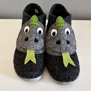 SUPERFIT Cute Felt Dinosaur Slippers - size 27 (10) non marking soles, like new